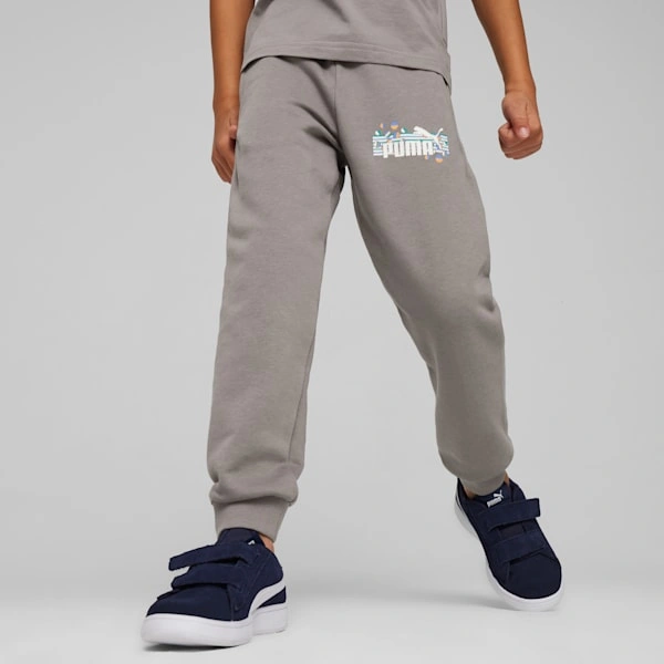 ¡PUMA verano para peques! Pantalones ESS+ geniales para el campamento, ¡comodidad y estilo!